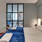 Elegant Victus In Close To The By Renters Апартаменти