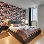 Апартаменти Elegant Victus In Close To The By Renters