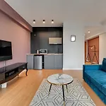 Elegant Victus In Close To The By Renters 公寓 *