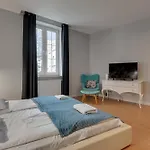 Апартаменти Elegant Victus In Close To The By Renters *