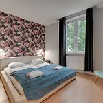 Elegant Victus In Close To The By Renters *