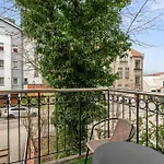 Elegant Victus In Close To The By Renters