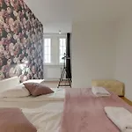 Апартаменти Elegant Victus In Close To The By Renters