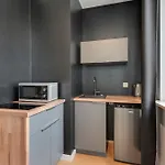 Elegant Victus In Close To The By Renters Апартаменти *