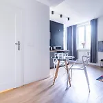 Elegant Victus In Close To The By Renters 公寓