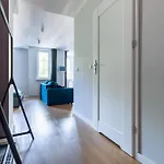 Elegant Victus In Close To The By Renters 公寓 *