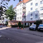 Elegant Victus In Close To The By Renters *