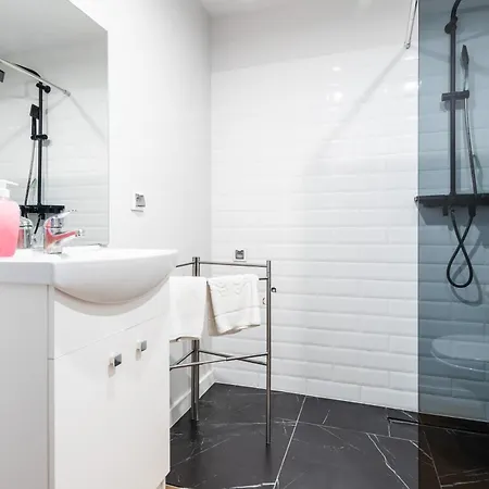 Elegant Victus In Close To The By Renters Апартаменты *