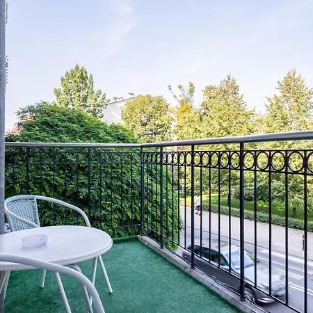 Elegant Victus In Close To The By Renters Daire