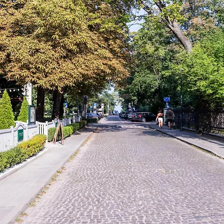 Elegant Victus In Close To The By Renters Sopot