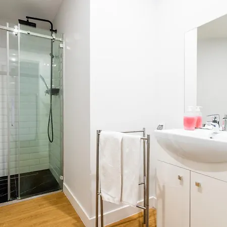 Elegant Victus In Close To The By Renters Daire *